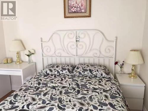 135 Corinthian Boulevard, Toronto, ON - Indoor Photo Showing Bedroom