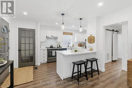 135 Admiral Road, Ajax (South East), ON - Indoor Photo Showing Kitchen With Upgraded Kitchen