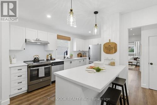 135 Admiral Road, Ajax (South East), ON - Indoor Photo Showing Kitchen With Upgraded Kitchen