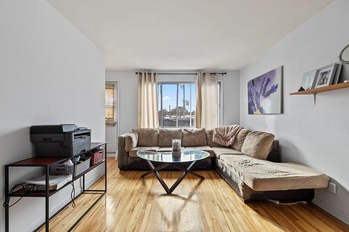 Salle familiale - 133  - 135 Av. De Georgia Crescent, Pointe-Claire, QC - Indoor Photo Showing Living Room