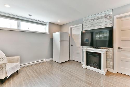Salle familiale - 259Z  - 261Z Rue Des Érables, Lavaltrie, QC - Indoor Photo Showing Living Room With Fireplace