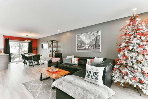Salon - 259Z  - 261Z Rue Des Érables, Lavaltrie, QC - Indoor Photo Showing Living Room