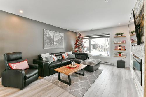 Salon - 259Z  - 261Z Rue Des Érables, Lavaltrie, QC - Indoor Photo Showing Living Room With Fireplace