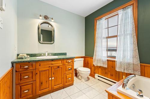 Salle de bains - 240 Ch. De Brome, Lac-Brome, QC - Indoor Photo Showing Bathroom