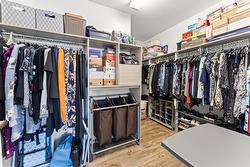 Walk-in closet - 
