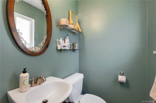 688 Glenalan Rd, Campbell River, BC 