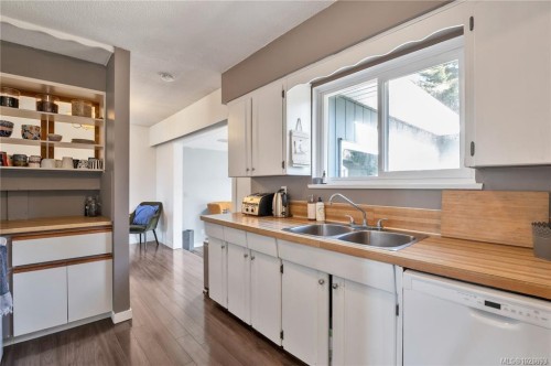 688 Glenalan Rd, Campbell River, BC 