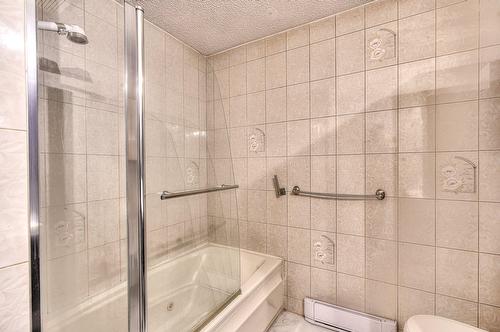 Salle de bains - 202-4330 Rue De La Seine, Laval (Chomedey), QC - Indoor Photo Showing Bathroom