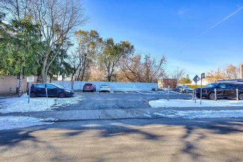 Stationnement - 202-4330 Rue De La Seine, Laval (Chomedey), QC - Outdoor