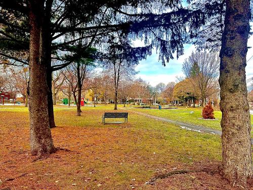 Nearby - Av. Strathearn N., Montréal-Ouest, QC 