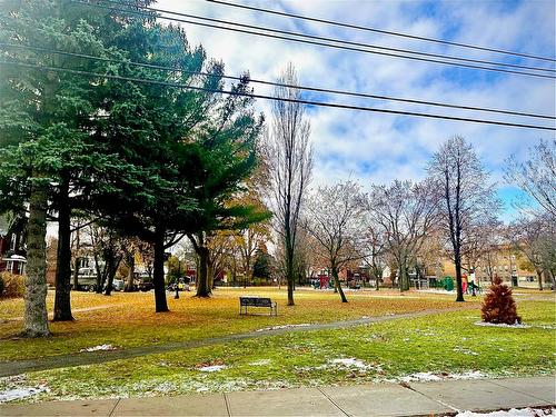 Nearby - Av. Strathearn N., Montréal-Ouest, QC 