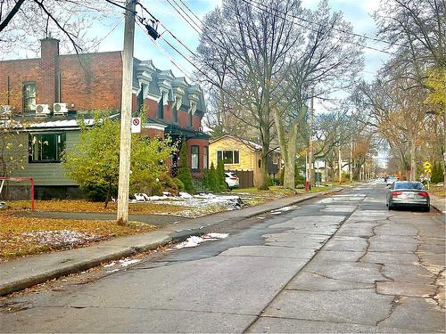 Street - Av. Strathearn N., Montréal-Ouest, QC 