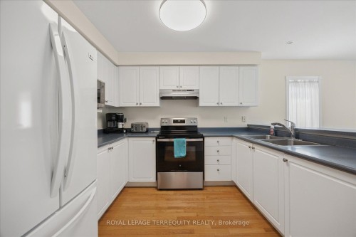 15 Waring Avenue, Whitby, ON - Indoor Photo Showing Kitchen With Double Sink