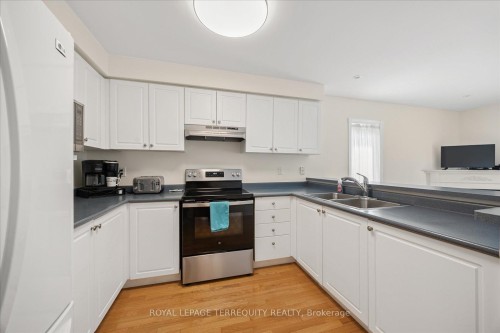 15 Waring Avenue, Whitby, ON - Indoor Photo Showing Kitchen With Double Sink