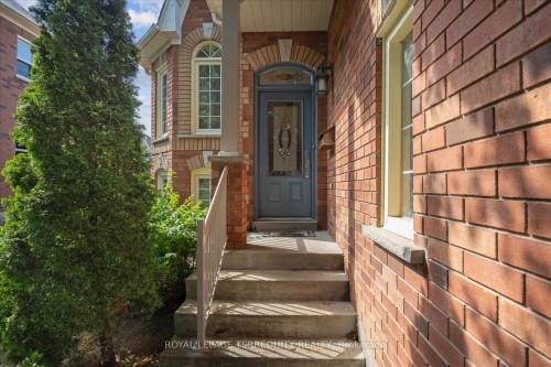 15 Waring Avenue, Whitby, ON - Outdoor