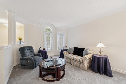 15 Waring Avenue, Whitby, ON - Indoor Photo Showing Living Room
