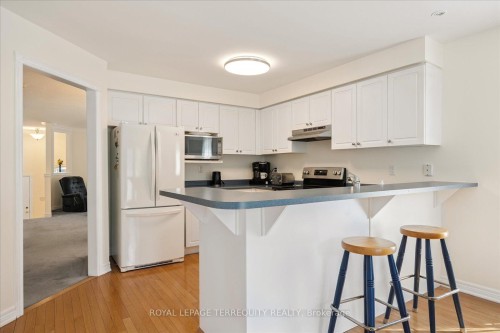 15 Waring Avenue, Whitby, ON - Indoor Photo Showing Kitchen With Upgraded Kitchen