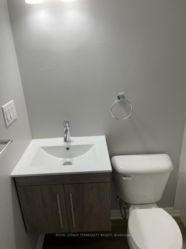 3-646 Lansdowne Avenue, Toronto, ON - Indoor Photo Showing Bathroom