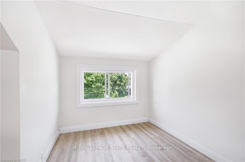 2-10 Comet Avenue, Hamilton, ON - Indoor Photo Showing Other Room