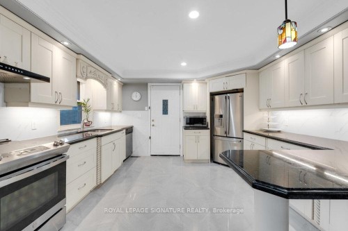 23 Burnview Crescent, Toronto, ON - Indoor Photo Showing Kitchen With Stainless Steel Kitchen With Upgraded Kitchen