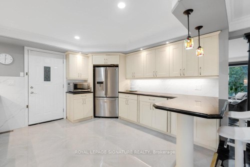 23 Burnview Crescent, Toronto, ON - Indoor Photo Showing Kitchen With Stainless Steel Kitchen