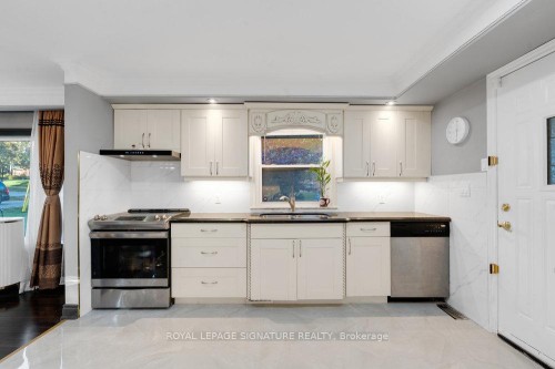 23 Burnview Crescent, Toronto, ON - Indoor Photo Showing Kitchen
