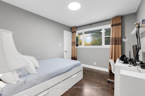 23 Burnview Crescent, Toronto, ON - Indoor Photo Showing Bedroom