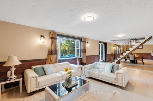 23 Burnview Crescent, Toronto, ON - Indoor Photo Showing Living Room