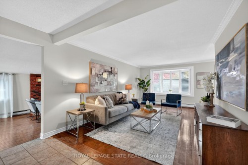 15 Grand Avenue, Grimsby, ON - Indoor Photo Showing Living Room