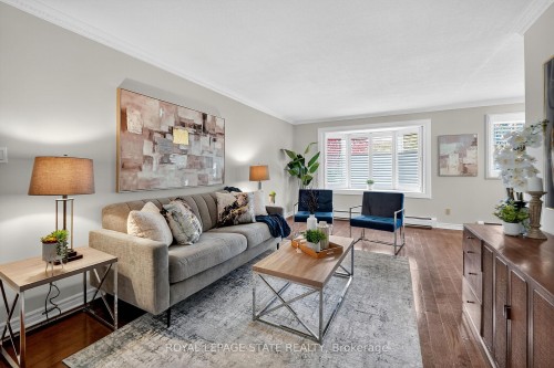 15 Grand Avenue, Grimsby, ON - Indoor Photo Showing Living Room