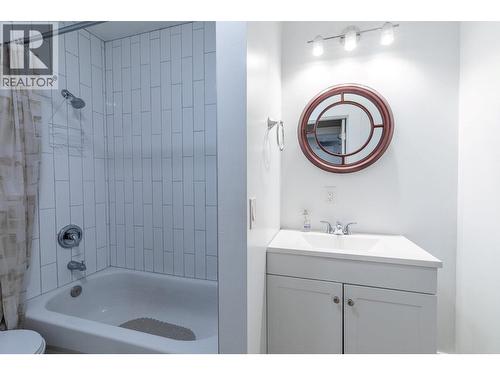 4638 Samuelson Road, Canyon, BC - Indoor Photo Showing Bathroom