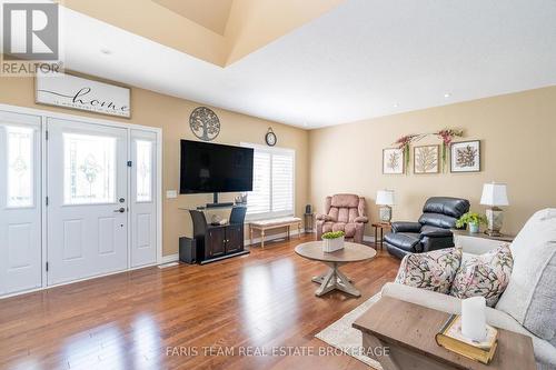 2 Grew Crescent, Penetanguishene, ON - Indoor Photo Showing Living Room