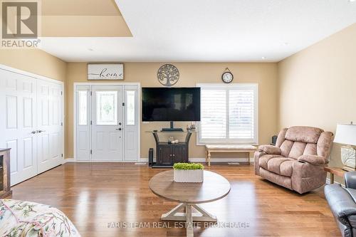 2 Grew Crescent, Penetanguishene, ON - Indoor Photo Showing Living Room