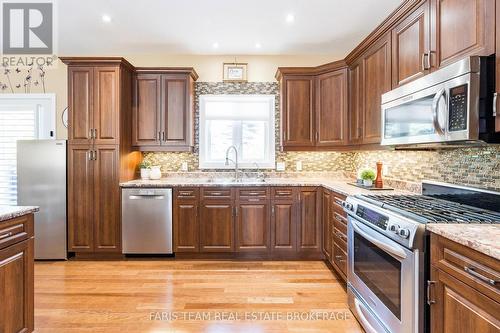 2 Grew Crescent, Penetanguishene, ON - Indoor Photo Showing Kitchen With Upgraded Kitchen