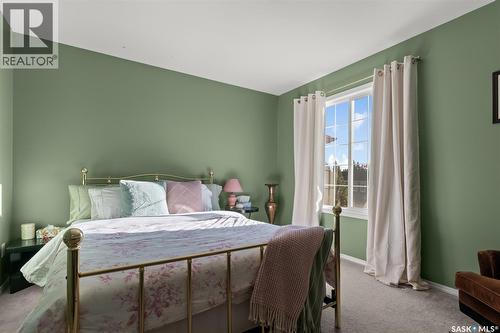 215 Rutherford Crescent, Saskatoon, SK - Indoor Photo Showing Bedroom