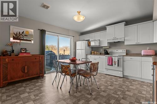 215 Rutherford Crescent, Saskatoon, SK - Indoor Photo Showing Kitchen