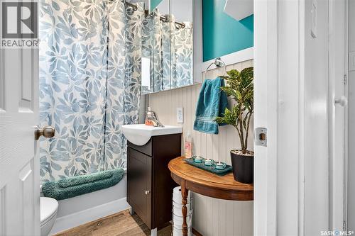1005 Vaughan Street, Moose Jaw, SK - Indoor Photo Showing Bathroom