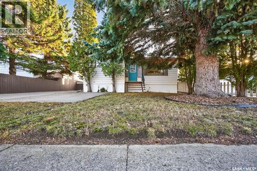 1005 Vaughan Street, Moose Jaw, SK - Outdoor
