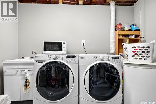 1005 Vaughan Street, Moose Jaw, SK - Indoor Photo Showing Laundry Room