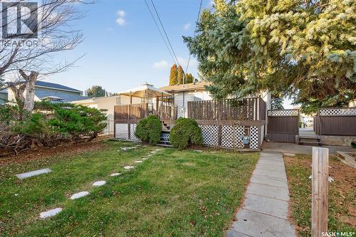 1005 Vaughan Street, Moose Jaw, SK - Outdoor