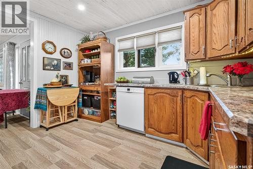 1005 Vaughan Street, Moose Jaw, SK - Indoor Photo Showing Kitchen