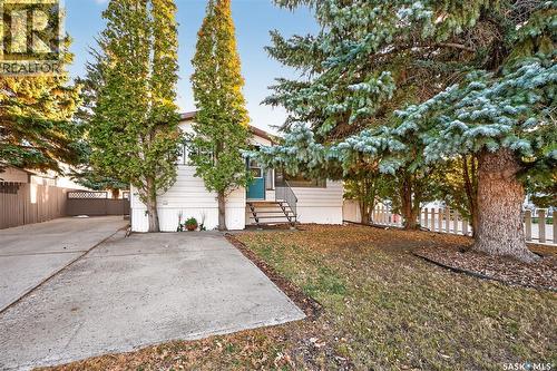 1005 Vaughan Street, Moose Jaw, SK - Outdoor