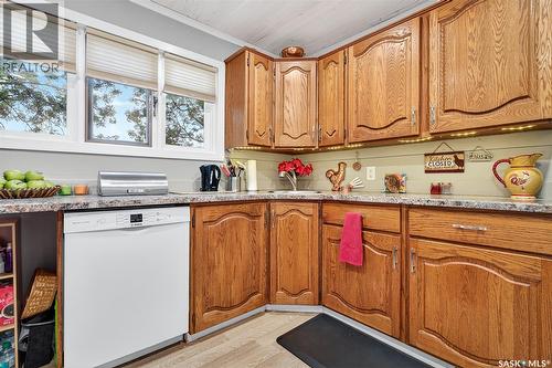 1005 Vaughan Street, Moose Jaw, SK - Indoor Photo Showing Kitchen