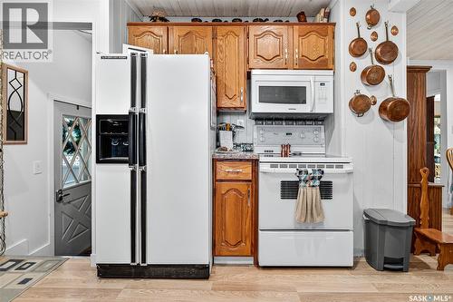 1005 Vaughan Street, Moose Jaw, SK - Indoor Photo Showing Kitchen
