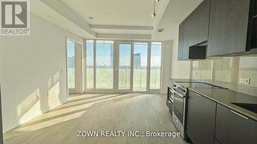 1506 - 3900 Confederation Parkway, Mississauga, ON - Indoor Photo Showing Kitchen