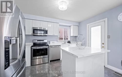 49 Fallstar Crescent, Brampton, ON - Indoor Photo Showing Kitchen