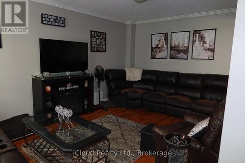 9 Hazelglen Court, Brampton, ON - Indoor Photo Showing Living Room