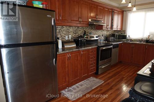 9 Hazelglen Court, Brampton, ON - Indoor Photo Showing Kitchen