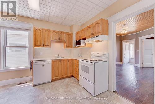 35 Major Street, London East (East M), ON - Indoor Photo Showing Kitchen
