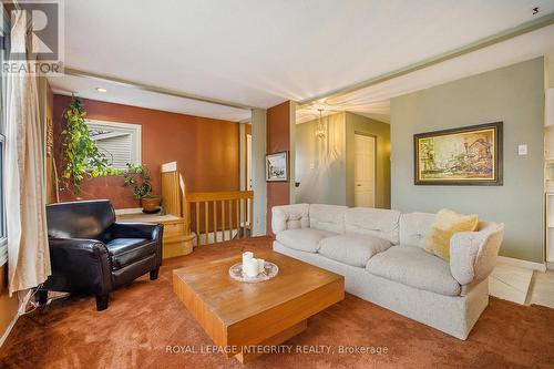 9 Shouldice Crescent, Ottawa, ON - Indoor Photo Showing Living Room